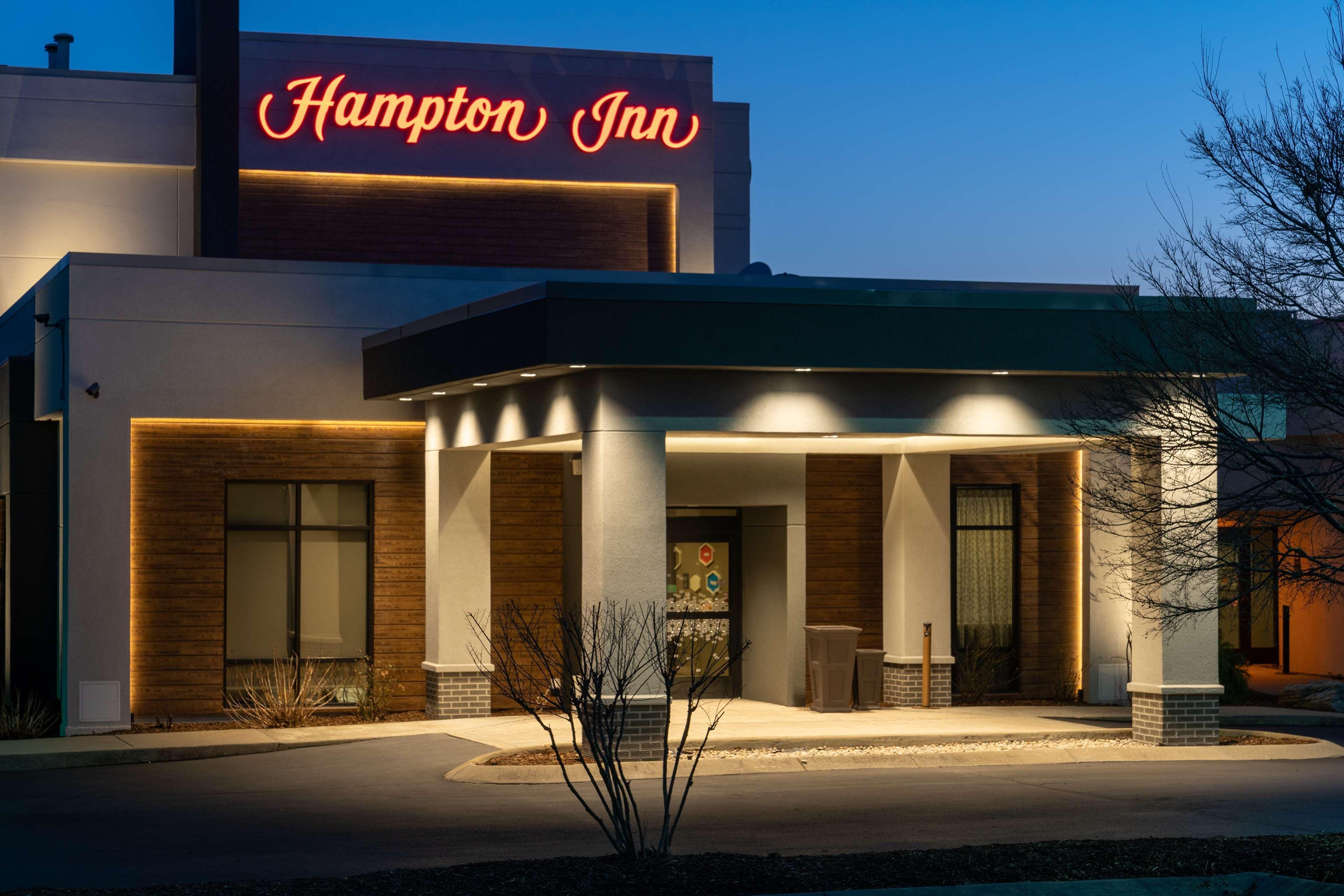 Hampton Inn - Springfield Bagian luar foto